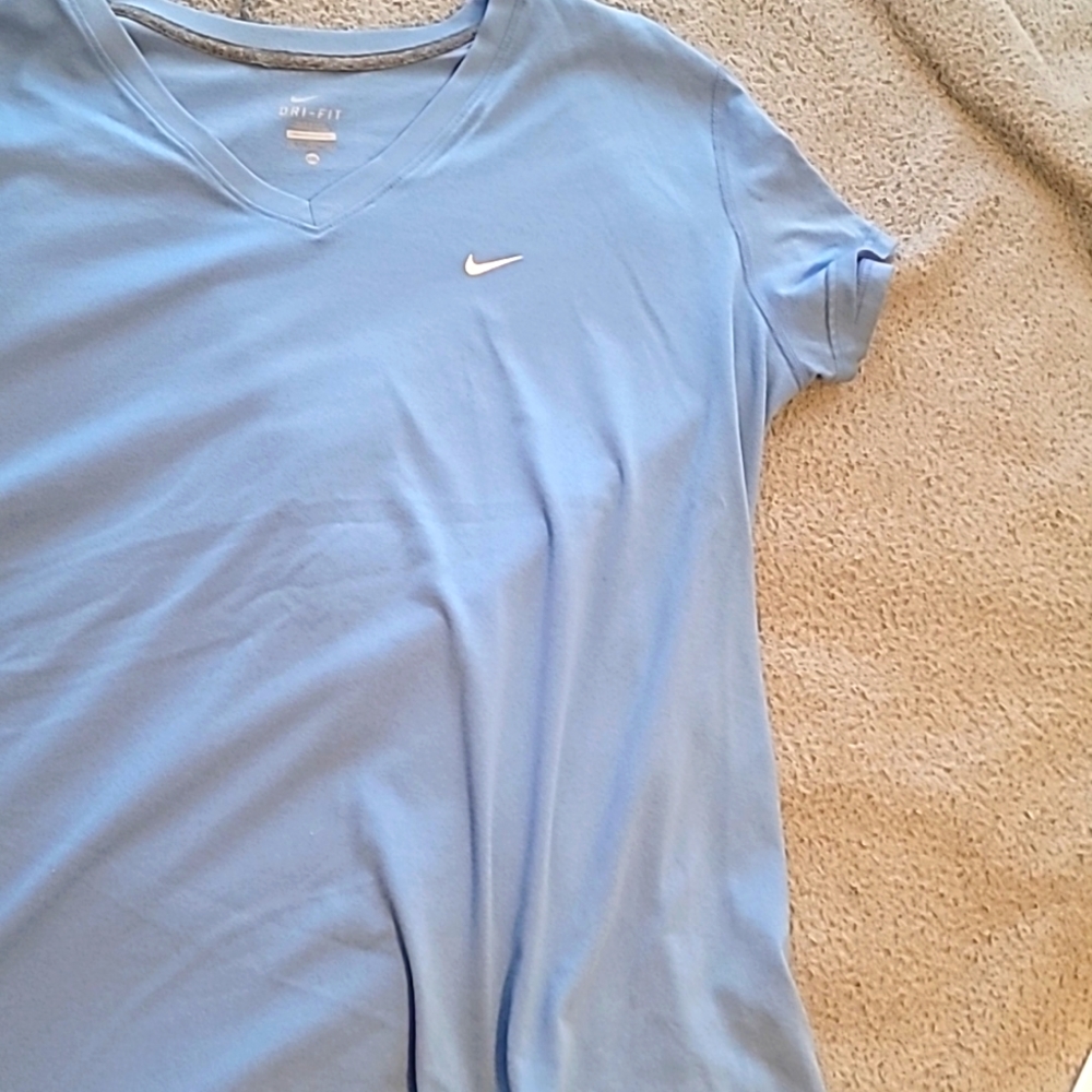 Nike top